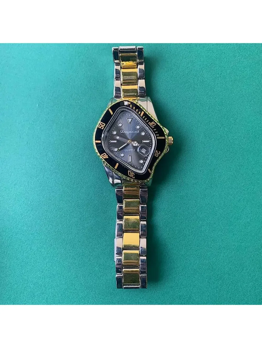 Classy Y2K Vintage Minimalist Warped Oval Retro Stainless Steel Watch Unisex
